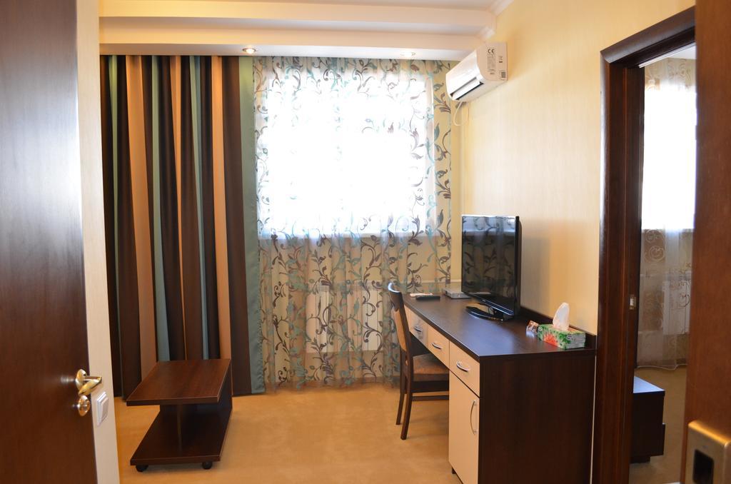Mereke Hotel Ust-Kamenogorsk Phòng bức ảnh