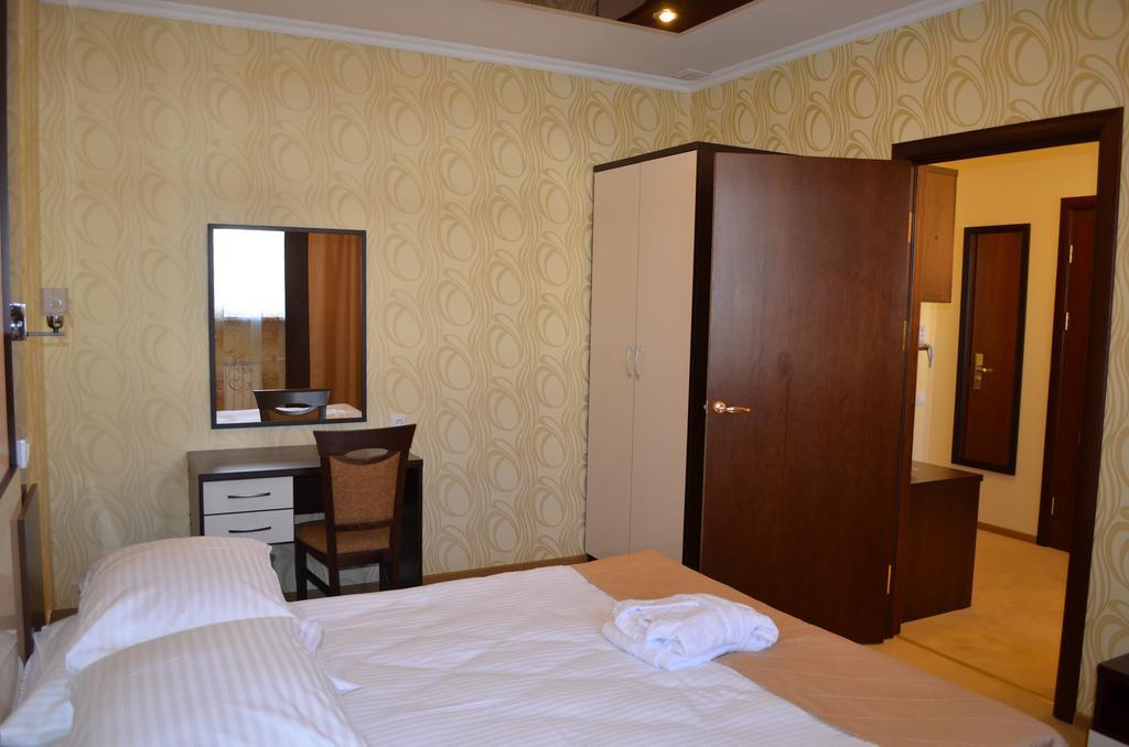 Mereke Hotel Ust-Kamenogorsk Phòng bức ảnh